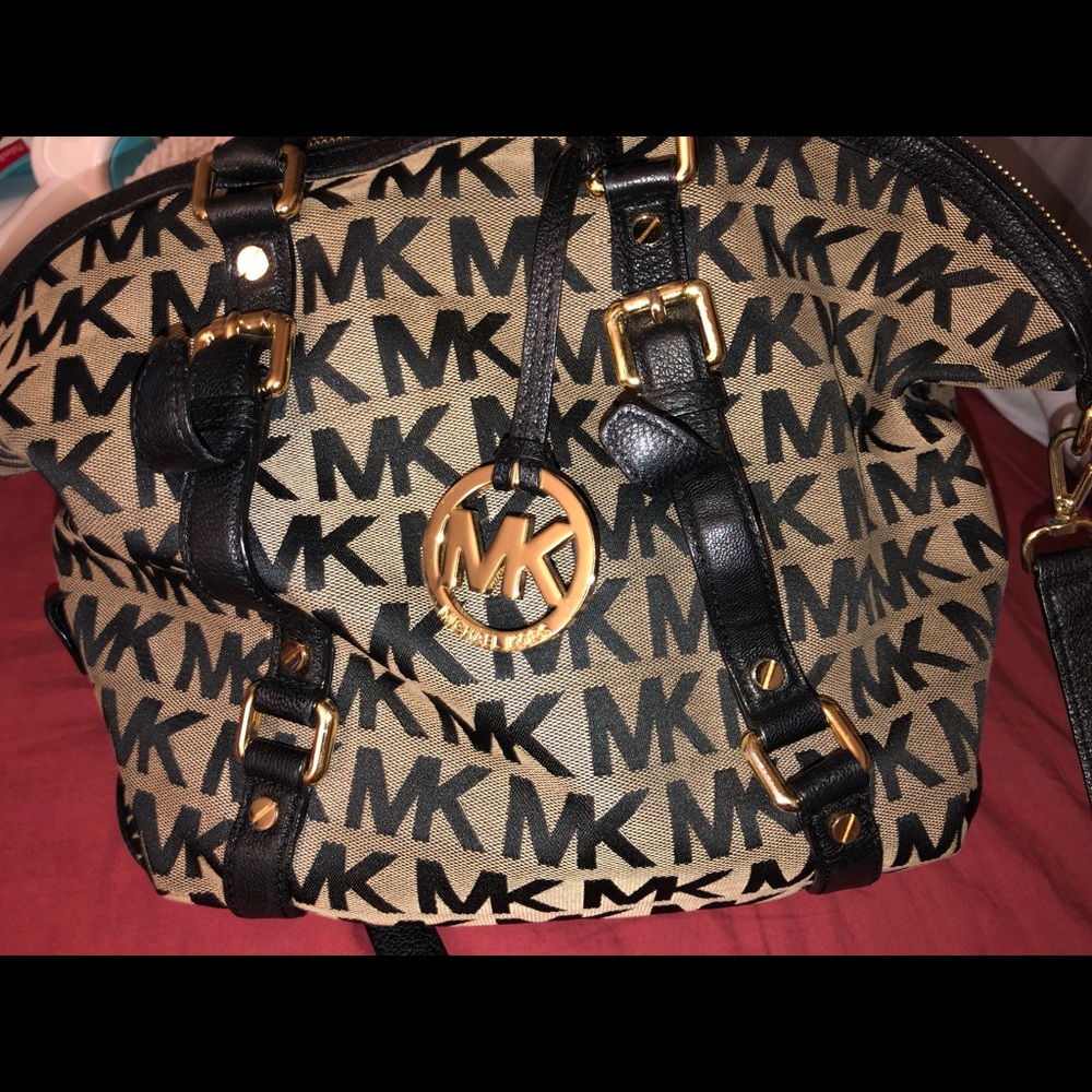 MICHAEL KORS SIGNATURE MEDIUM BOWLING SATCHEL
